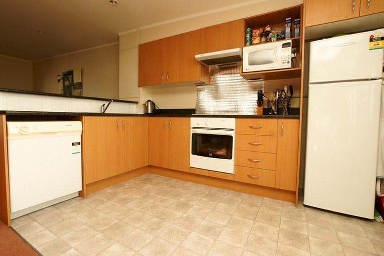 Photo of property in 8/3 Kelvin Grove, Te Aro, Wellington, 6011