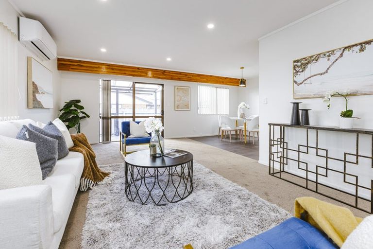 Photo of property in 2/31 Sutton Crescent, Papakura, 2110