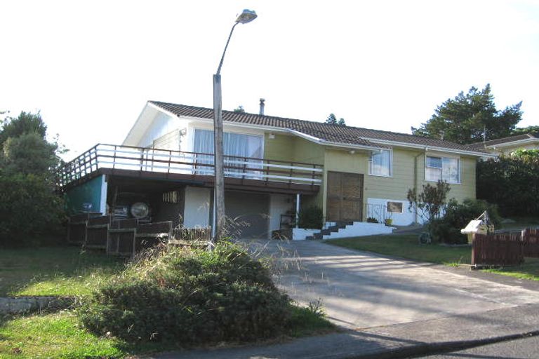 Photo of property in 4 Halcombe Place, Green Bay, Auckland, 0604