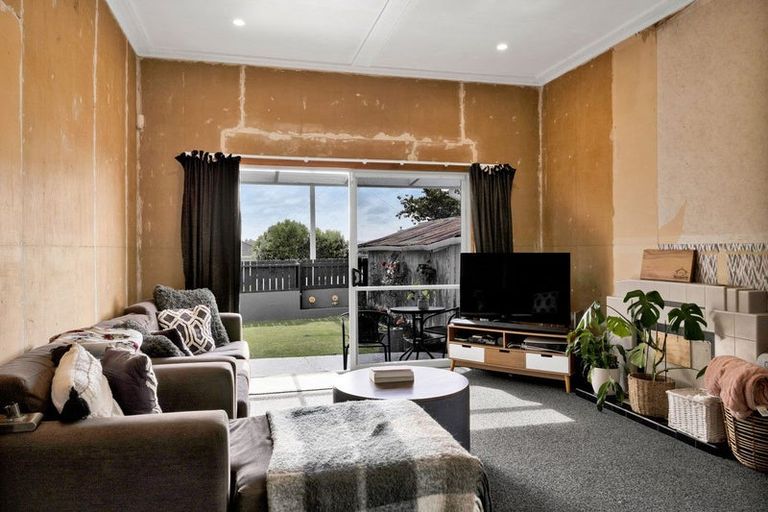Photo of property in 19 Clifford Street, Hawera, 4610