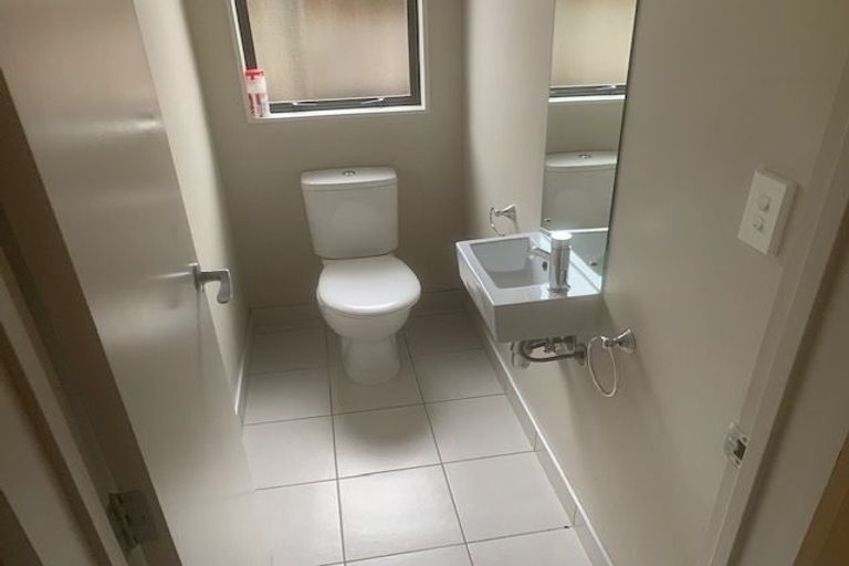Photo of property in 28 Heidi Crescent, Flat Bush, Auckland, 2016