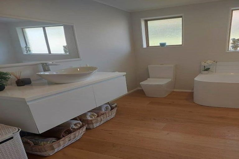 Photo of property in 137 Winara Avenue, Waikanae, 5036