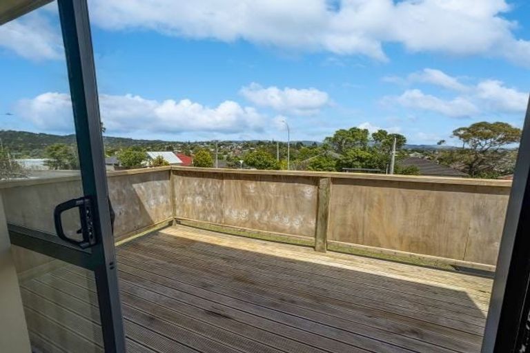 Photo of property in 43a Savoy Road, Glen Eden, Auckland, 0602