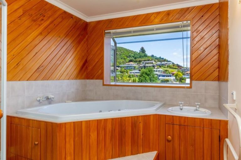 Photo of property in 12 Matai Place, Waikawa, Picton, 7220