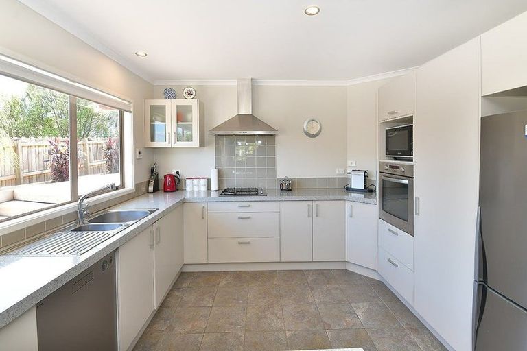 Photo of property in 5 Seamount Drive, Red Beach, 0932