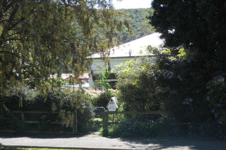 Photo of property in 65 Broadway, Picton, 7220