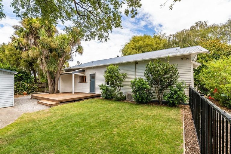 Photo of property in 6 Sandwich Road, Beckenham, Christchurch, 8023