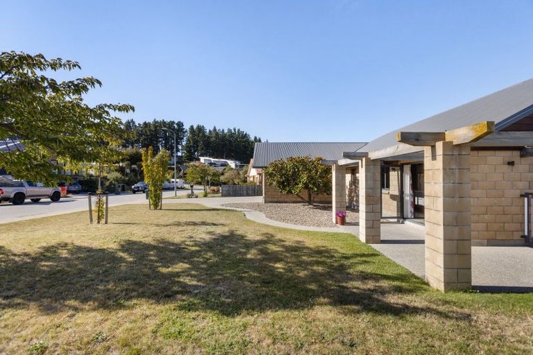 Photo of property in 27 Farrant Drive, Wanaka, 9305