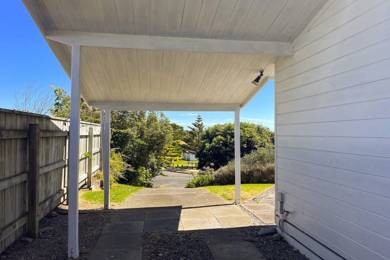 Photo of property in 42 Queens Road, Waikanae Beach, Waikanae, 5036