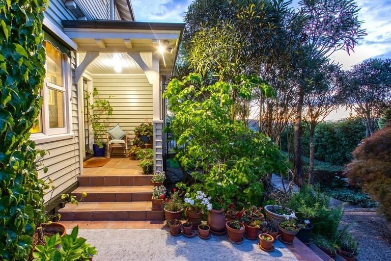 Photo of property in 82 Hackthorne Road, Cashmere, Christchurch, 8022