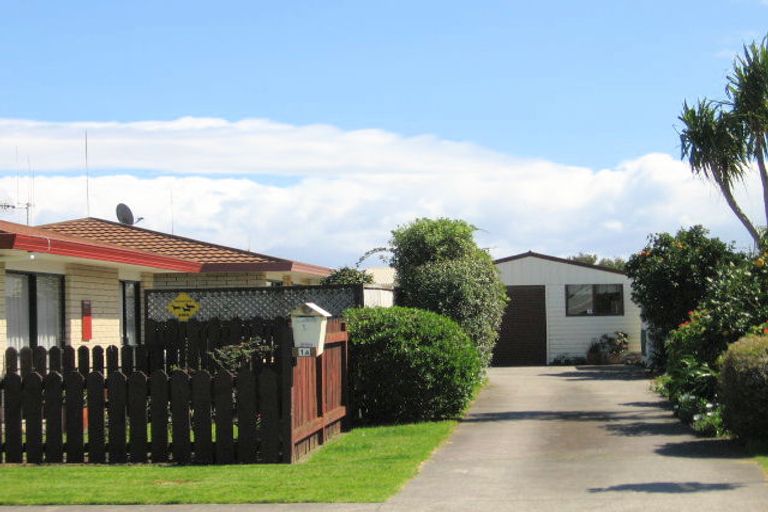 Photo of property in 1 Allan Place, Papamoa Beach, Papamoa, 3118