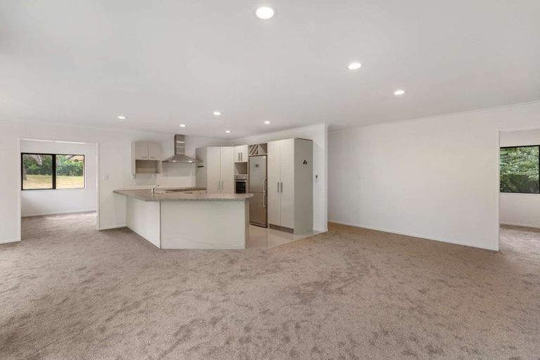 Photo of property in 10 Gleaming Place, Waiuku, 2123