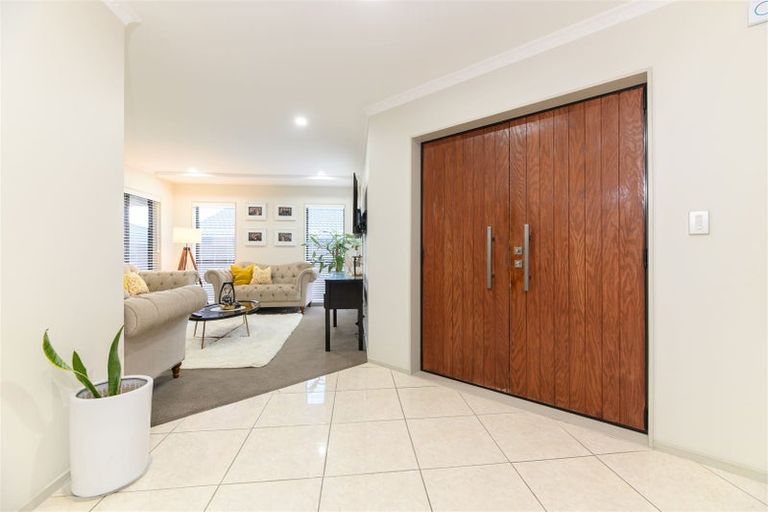 Photo of property in 99a Awaroa Road, Sunnyvale, Auckland, 0612