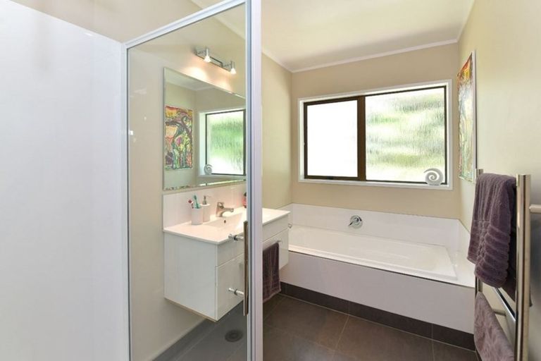 Photo of property in 16 Ladies Mile, Manly, Whangaparaoa, 0930