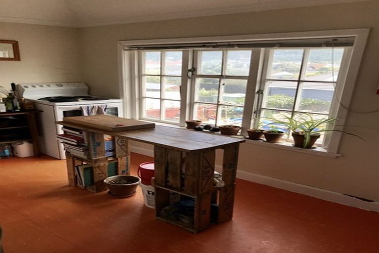 Photo of property in 42b Apu Crescent, Lyall Bay, Wellington, 6022