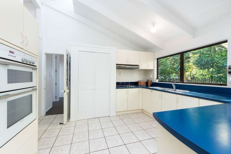 Photo of property in 14 Woodhouse Place, West Harbour, Auckland, 0618