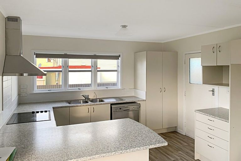 Photo of property in 34 James Street, Dannevirke, 4930