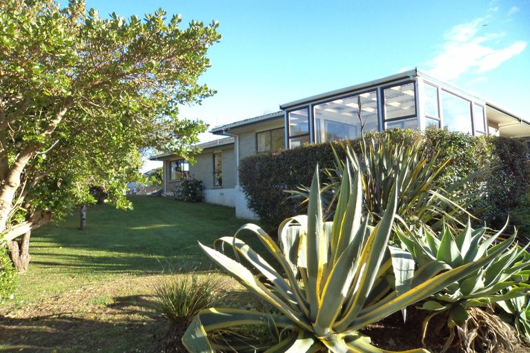 Photo of property in 63 St Annes Crescent, Wattle Downs, Auckland, 2103