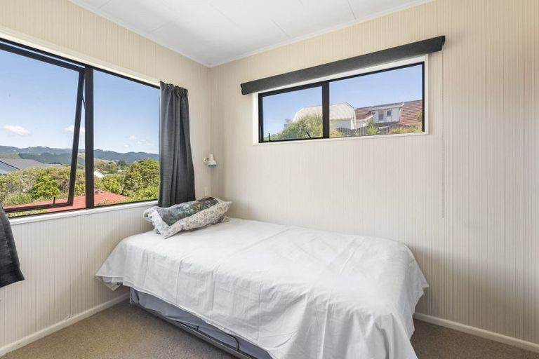 Photo of property in 37 Hicks Crescent, Waikanae Beach, Waikanae, 5036