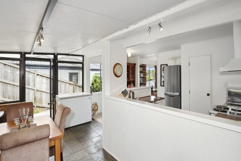 Photo of property in 1/17 Dianthus Place, Browns Bay, Auckland, 0630