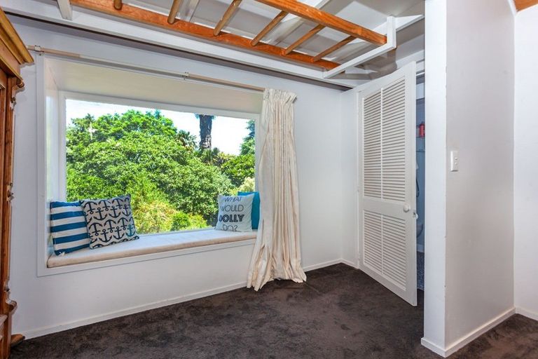 Photo of property in 2 Oxford Terrace, Coromandel, 3506