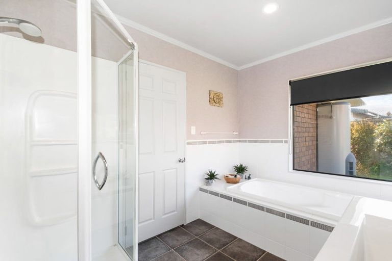 Photo of property in 16 Orchard Place, Lynmore, Rotorua, 3010