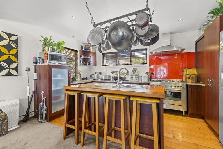 Photo of property in 35 Nikau Street, New Lynn, Auckland, 0600