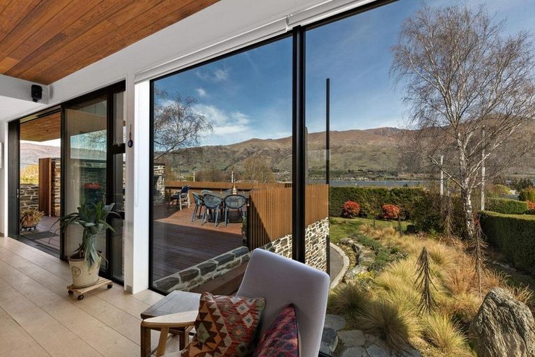 Photo of property in 75 Beacon Point Road, Wanaka, 9305