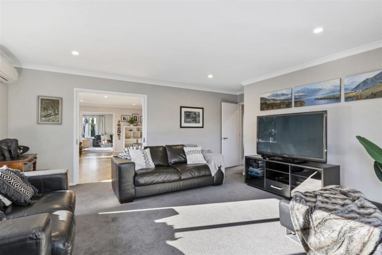 Photo of property in 225 Memorial Avenue, Burnside, Christchurch, 8053