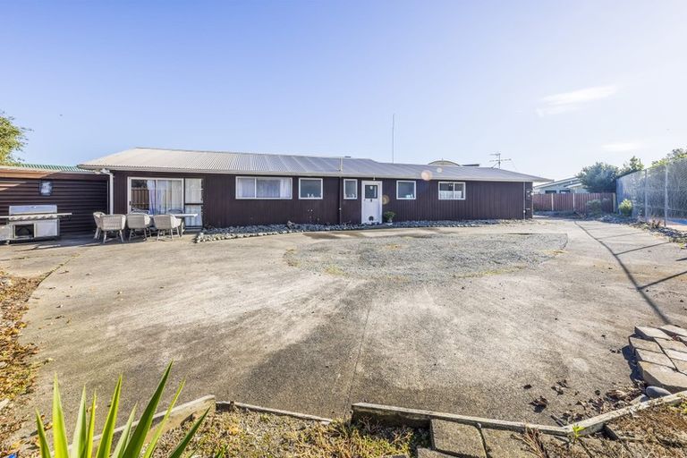 Photo of property in 9 Blanes Road, Weymouth, Auckland, 2103