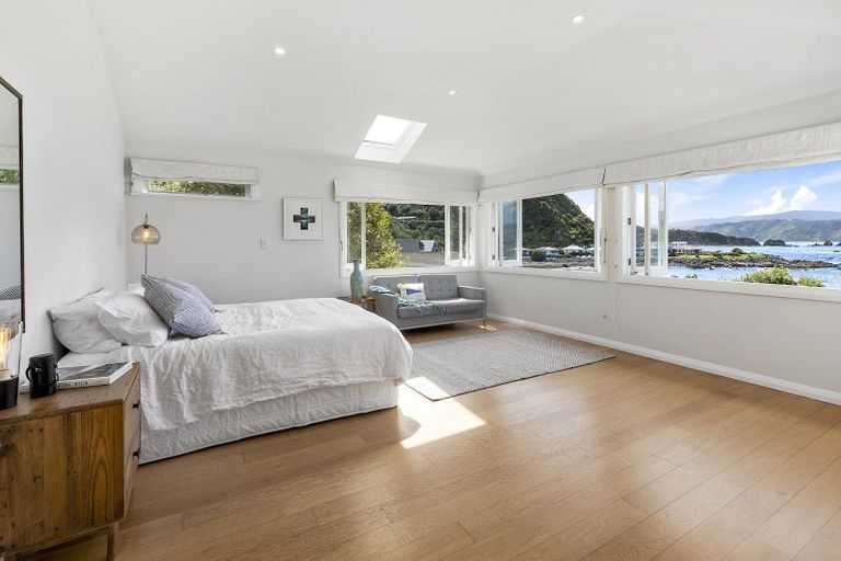 Photo of property in 115 Breaker Bay Road, Breaker Bay, Wellington, 6022
