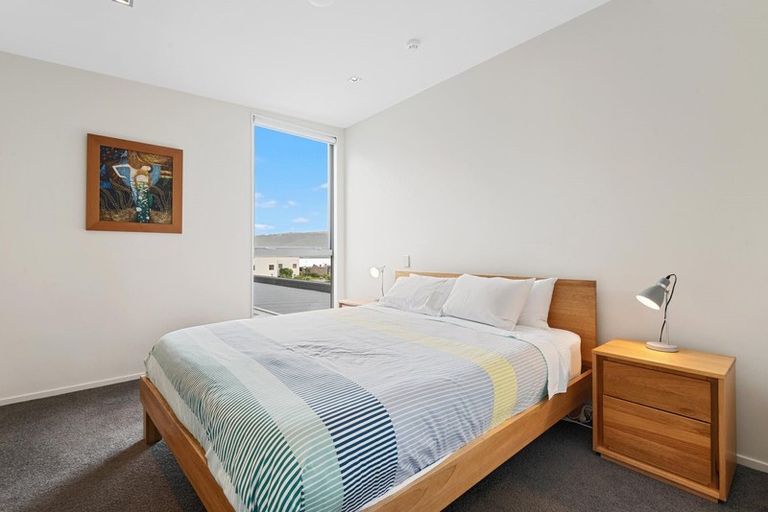 Photo of property in Patent 326 Apartments, 301h/326 Evans Bay Parade, Hataitai, Wellington, 6021
