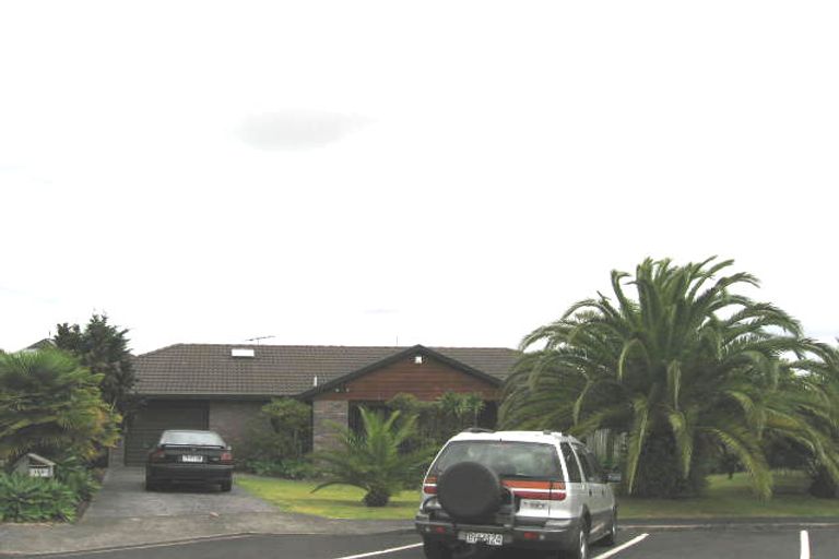 Photo of property in 2/14 Mercury Lane, Windsor Park, Auckland, 0632
