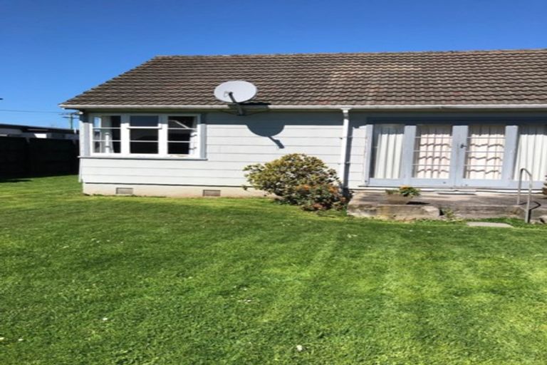 Photo of property in 17 Newall Avenue, Bryndwr, Christchurch, 8052