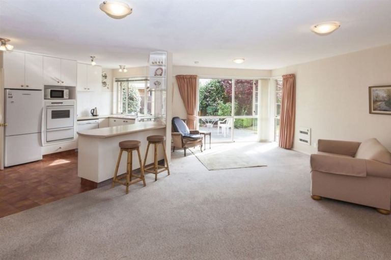 Photo of property in 8 Wiltshire Mews, Avonhead, Christchurch, 8042