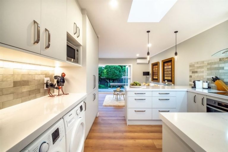 Photo of property in 3/318 Beach Road, Campbells Bay, Auckland, 0630