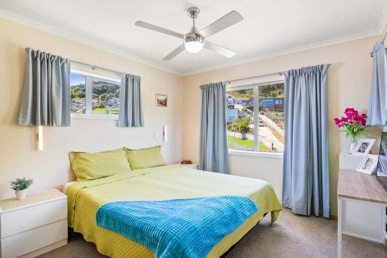 Photo of property in 16 Matuhi Street, Waikanae, 5036