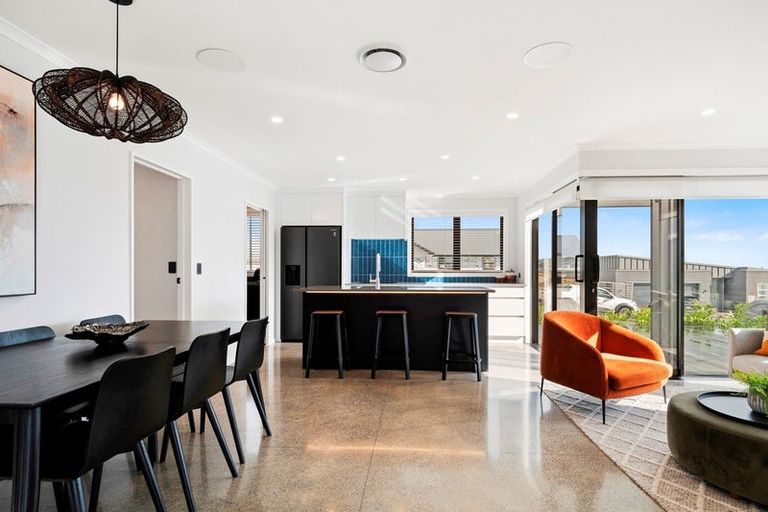 Photo of property in 88 Metoriti Crescent, Karaka, 2124