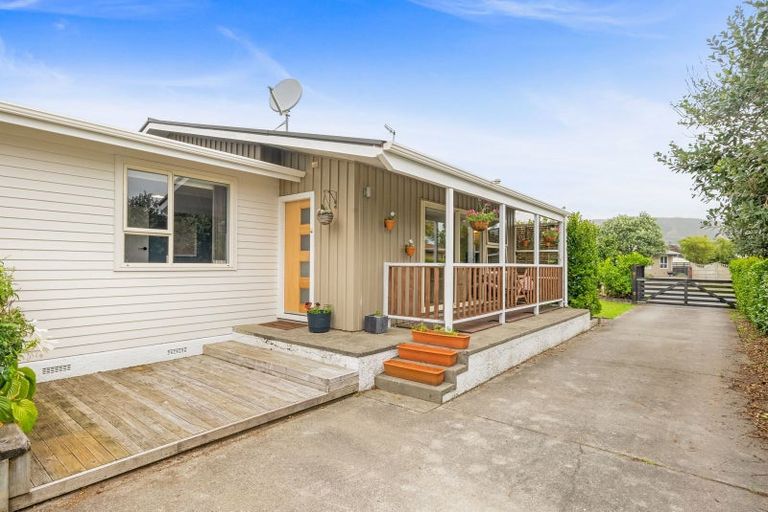 Photo of property in 3 Tawa Street, Waikanae, 5036