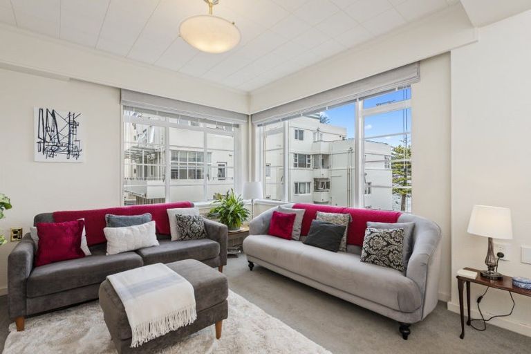 Photo of property in Wharenui Apartments, 274 Oriental Parade, Oriental Bay, Wellington, 6011