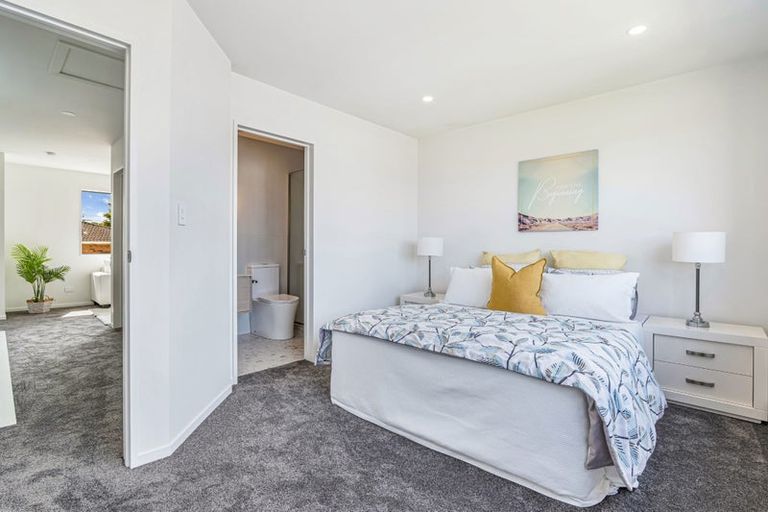 Photo of property in 49b Vera Road, Te Atatu South, Auckland, 0610