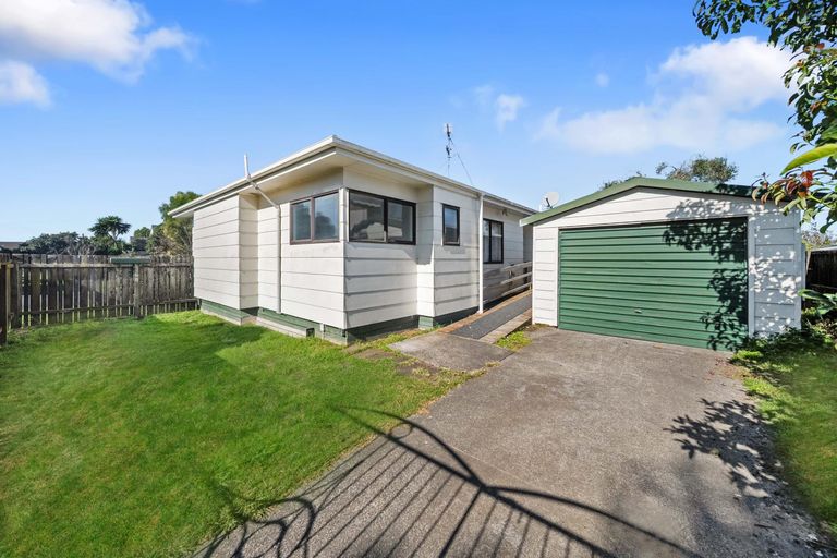 Photo of property in 1 Dalmahoy Place, Wattle Downs, Auckland, 2103