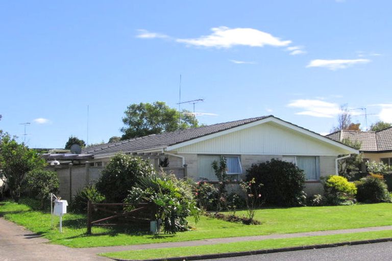 Photo of property in 1/52 Stanniland Street, Sunnyhills, Auckland, 2010
