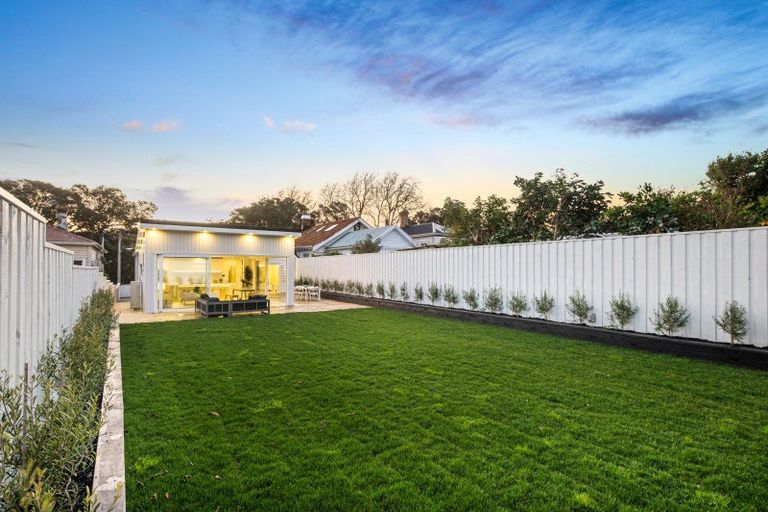 Photo of property in 4 Cheltenham Road, Devonport, Auckland, 0624