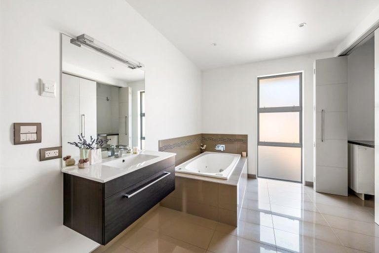 Photo of property in 11 Sunnyside Lane, Wanaka, 9305