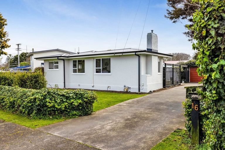 Photo of property in 16 Dives Avenue, Hawera, 4610