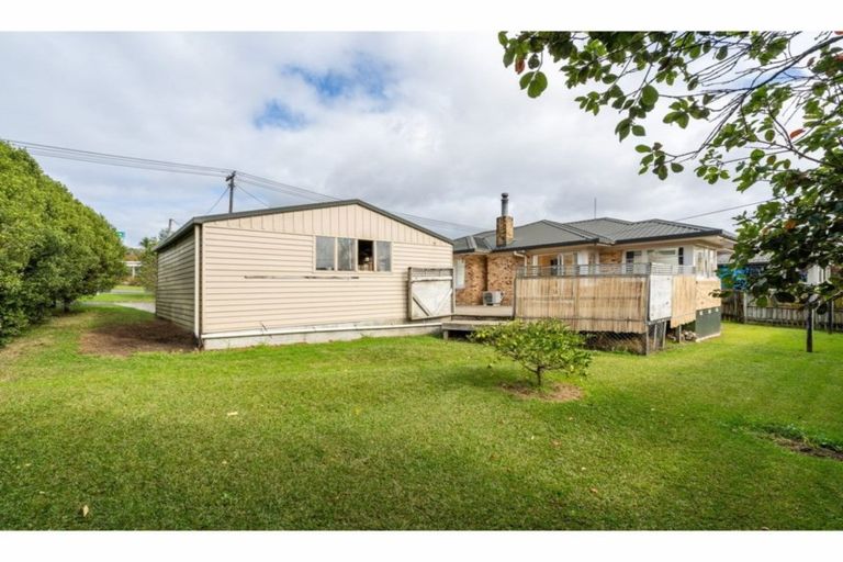 Photo of property in 330 Glengarry Road, Glen Eden, Auckland, 0602