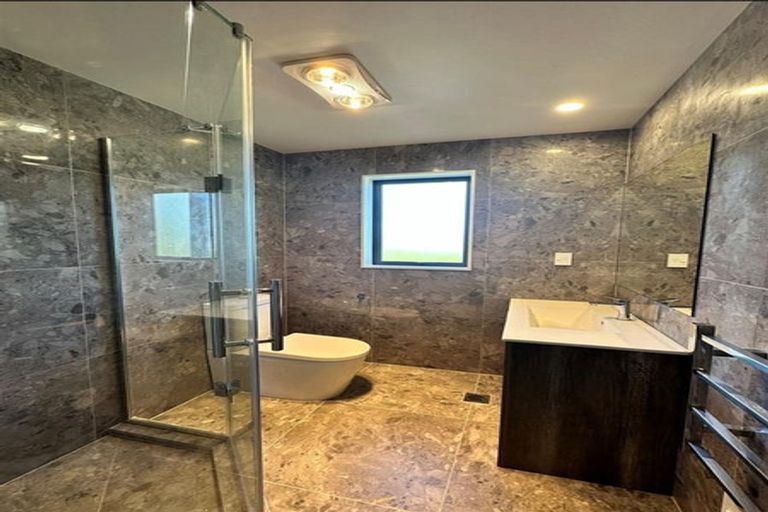 Photo of property in 64b Crestview Rise, Papakura, 2110