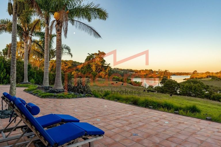 Photo of property in 111 Riverland Road, Kumeu, 0892