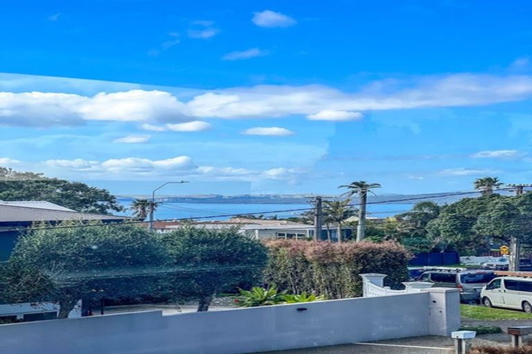 Photo of property in 1/20 Castor Bay Road, Castor Bay, Auckland, 0620